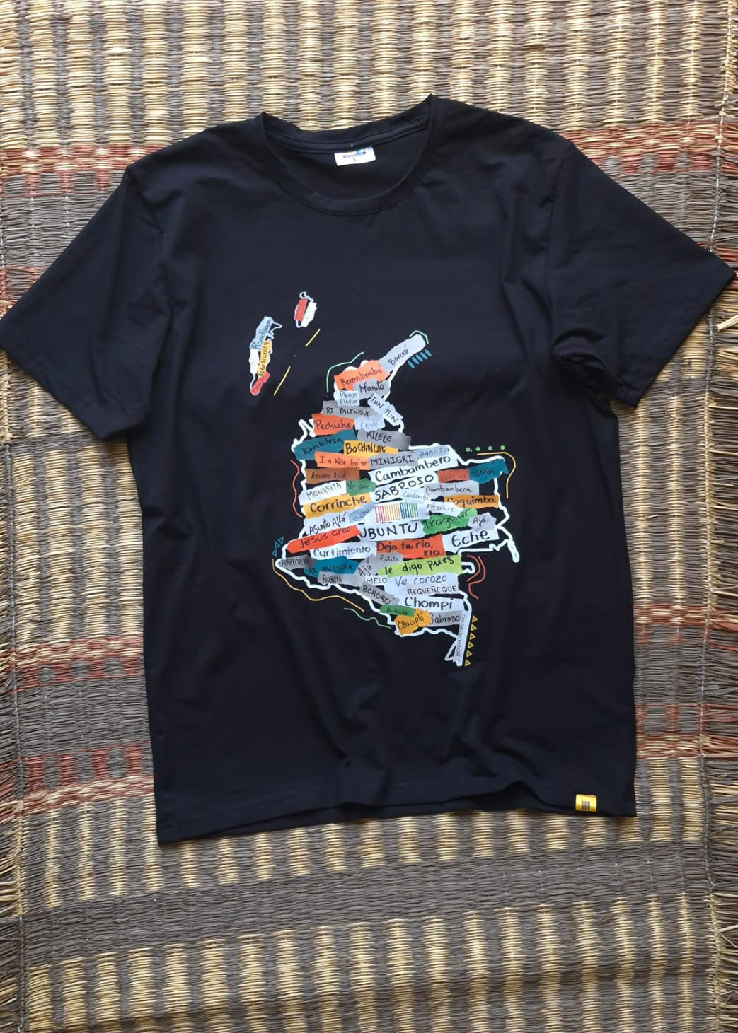 Camiseta Afrombia | mapa de colombia | afrocolombia | Básica unisex